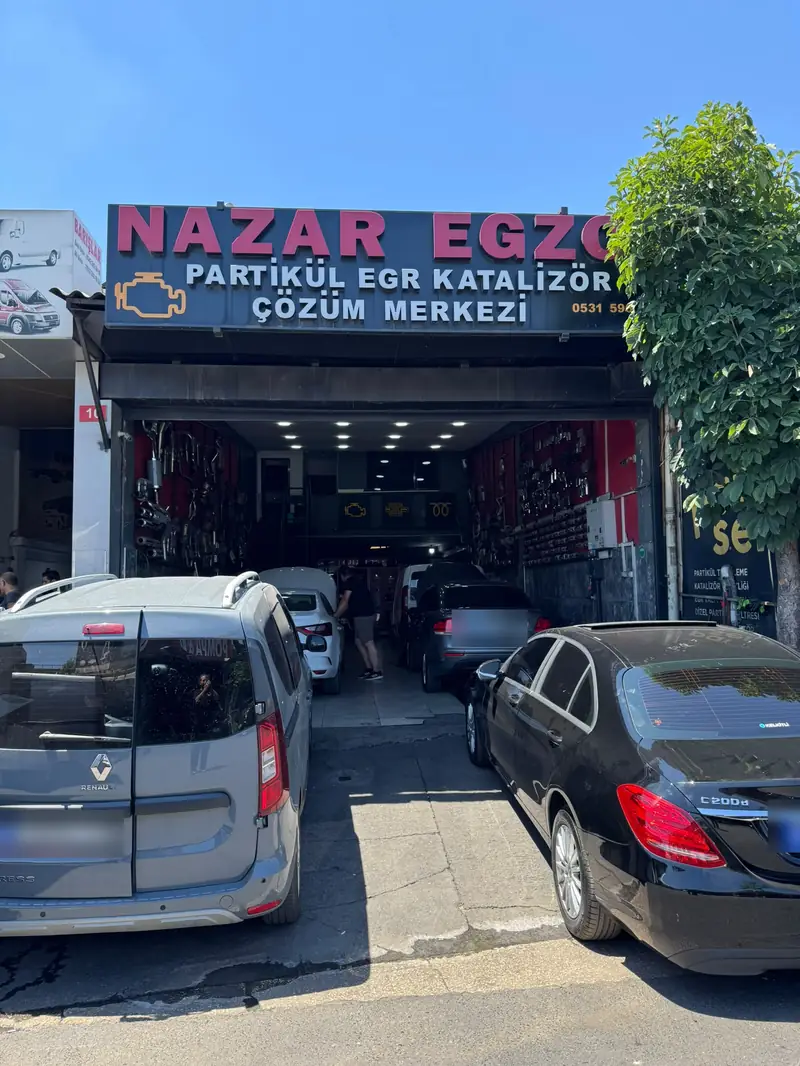 Nazar Egzoz önünde sıra bekleyen araçlar, Güngören-Bağcılar Sanayi Sitesi