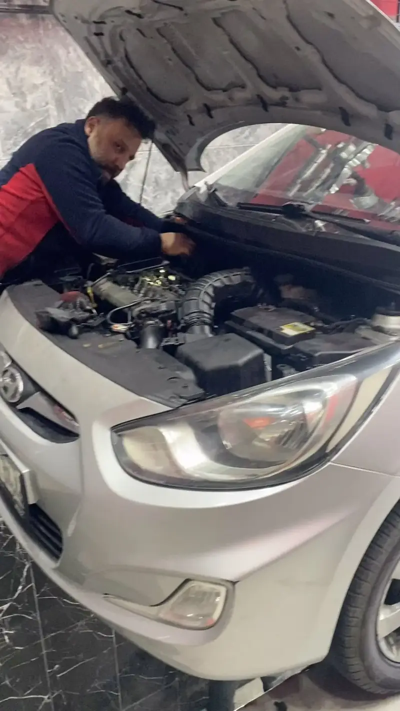 Kaputu açık araçta motor kontrolü